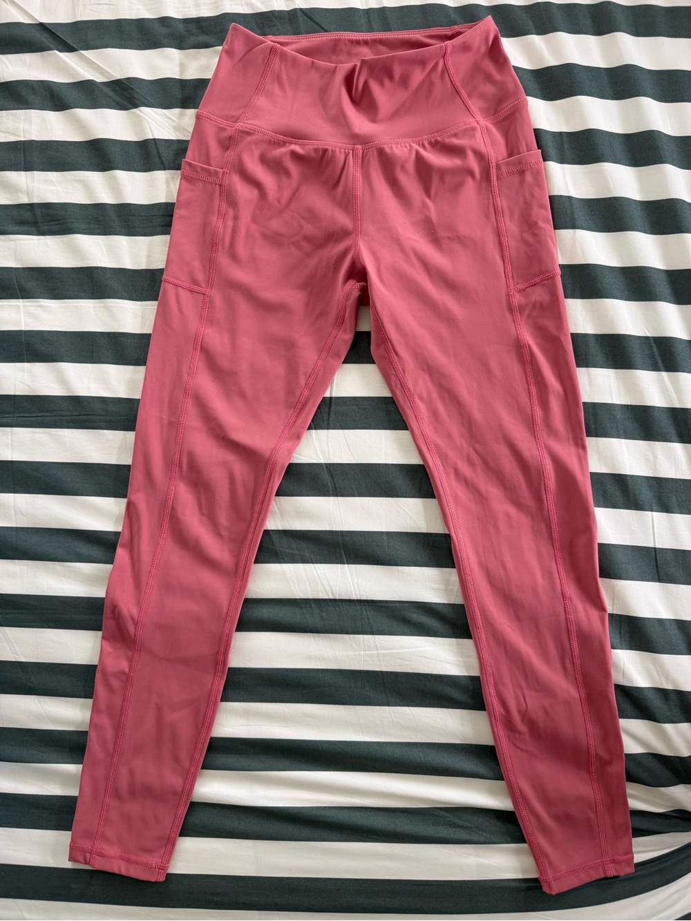 Love Fitness High-Waisted Pocket Leggings in Rose Pink - Small